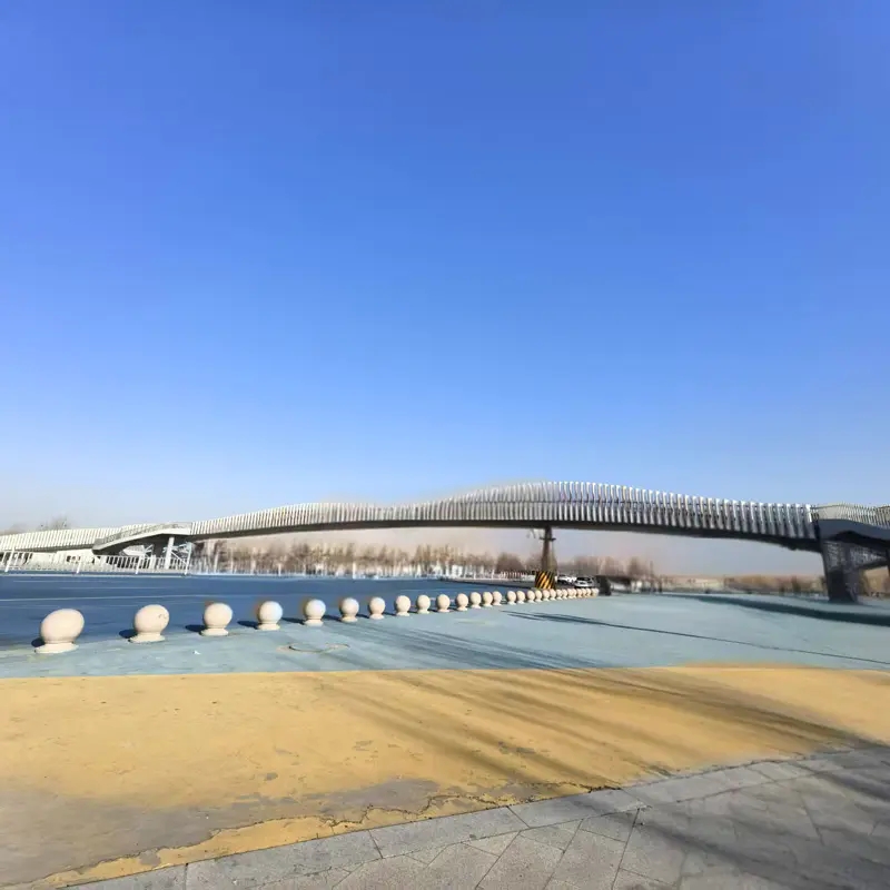 Quels sont les avantages des ponts piétonnes de structure en acier?